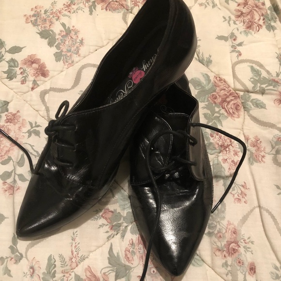 Black Pointy oxfords - Picture 1 of 3
